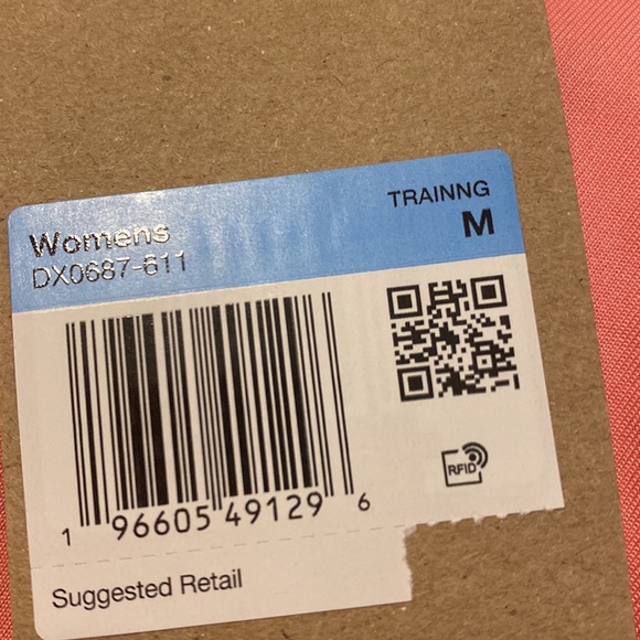 NIKE DRI-FIT - Picture 2 of 2